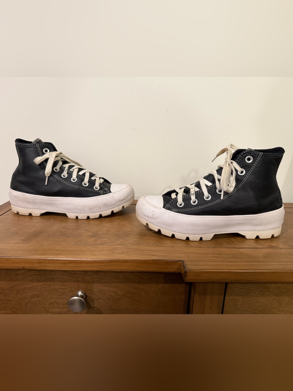 Converse Chuck Taylor All Star Lugged Leather Women’s High Top Sneakers Size 7